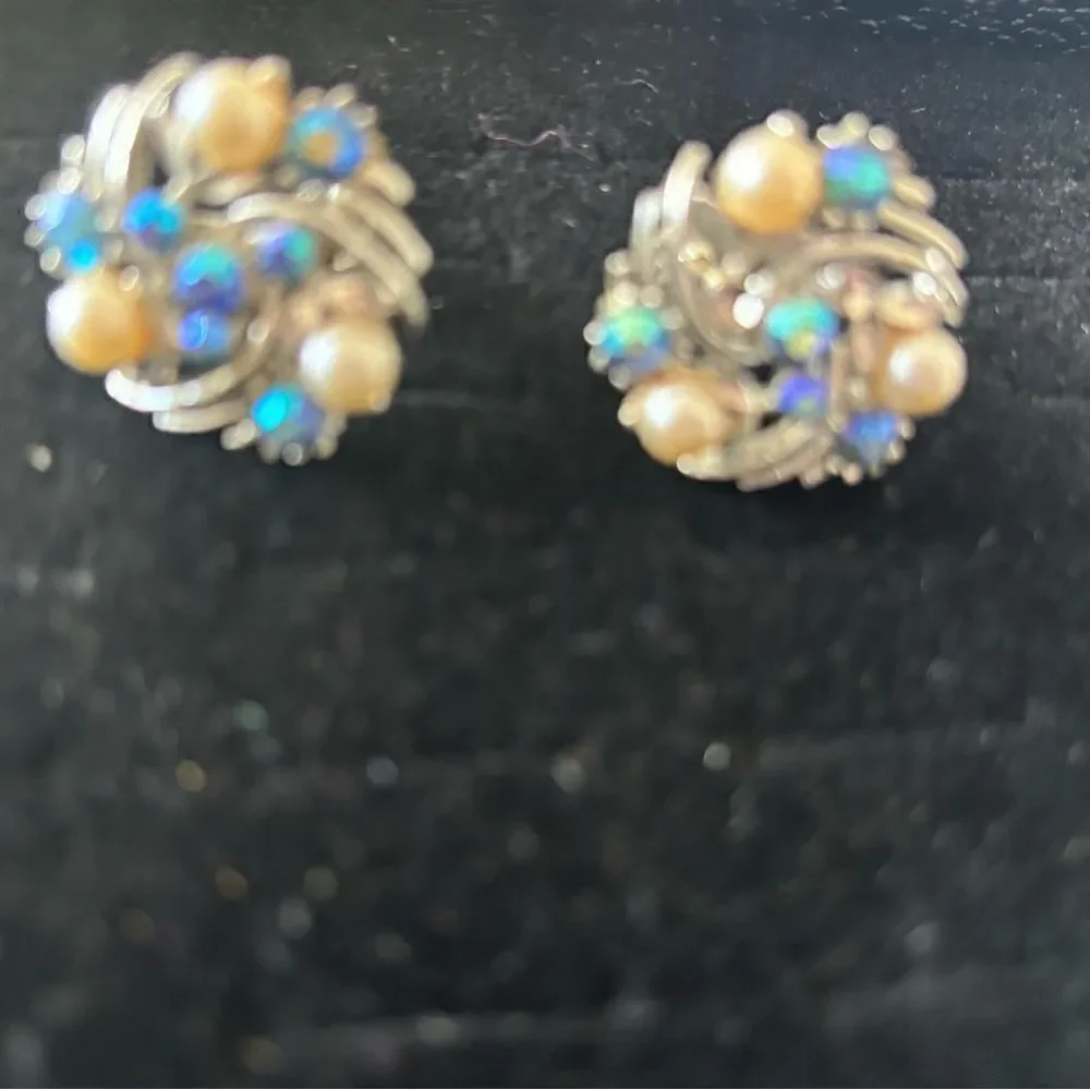 Lisner Earrings Rhinestone Pearl Gold Stud Vintage beaded accessory clip on stud
